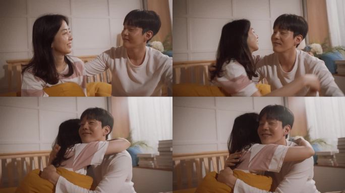 美丽的年轻韩国夫妇早上坐在床上，交谈和拥抱。新婚夫妇感激拥有彼此，表达他们对彼此的爱，准备好一起面对