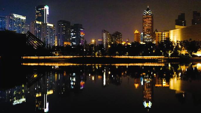 苏州新区博物馆西馆狮山路夜景