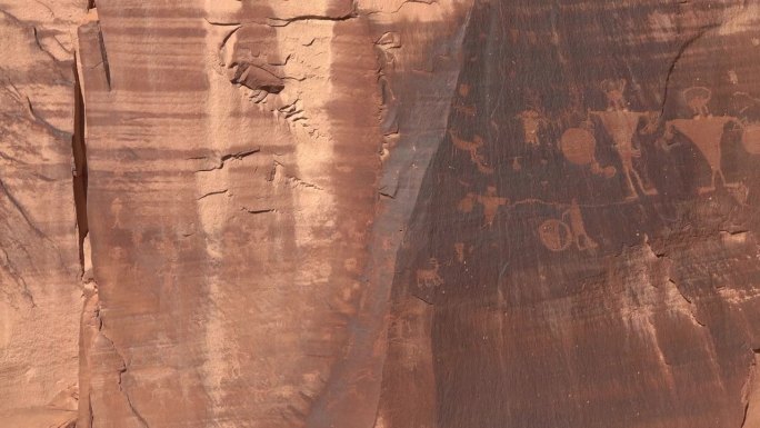 犹他州摩押悬崖上的弗里蒙特岩画