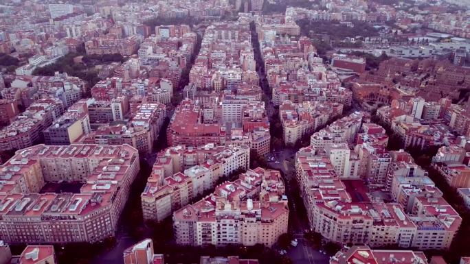 空中无人机拍摄的巴塞罗那美丽的住宅区，有不同形状和形式的建筑。