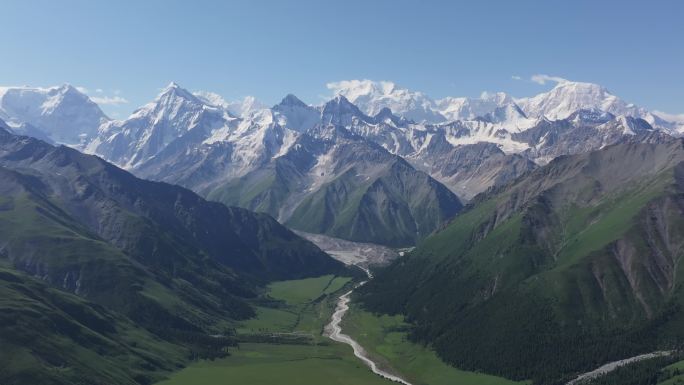 航拍夏季新疆伊犁夏塔景区风景