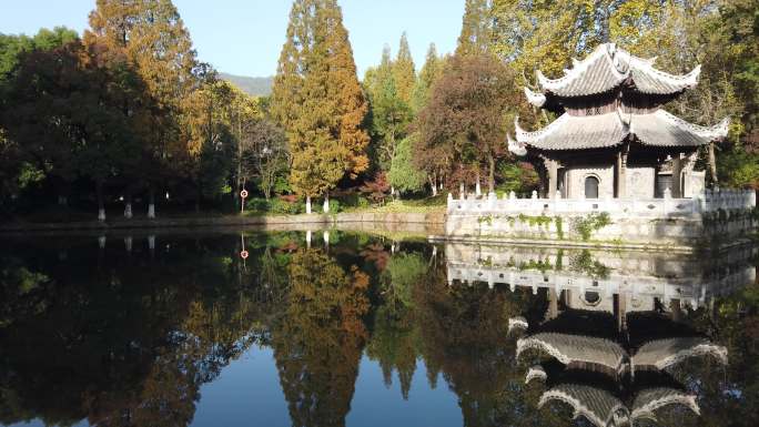 襄阳习家池风景区园林六角亭池塘自然风光