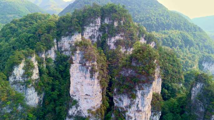 航拍中国山河秋天大山大河水墨山水喀斯特