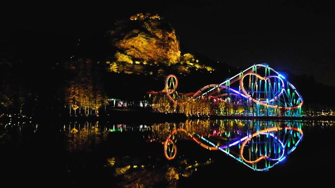 苏州狮子山下老苏州乐园过山车灯光秀夜景