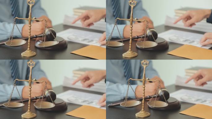 在法庭上坐在木桌上的男性法官和在办公室工作的男性顾问或律师。法律、建议和正义概念。