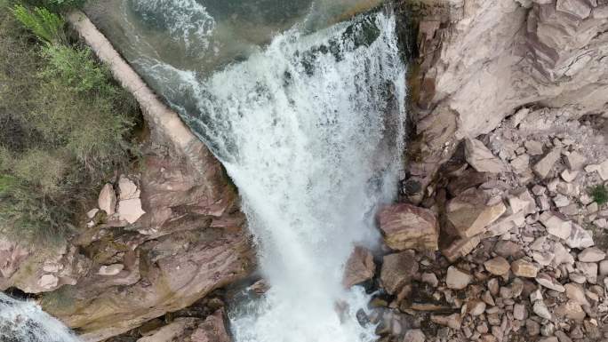 瀑布冰川流水