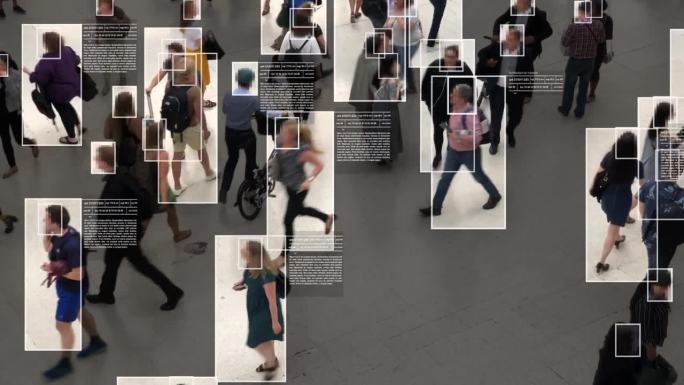 高视角的通勤者步行。面部识别界面显示每个人的个人数据。监测的概念。人工智能。深度学习。
