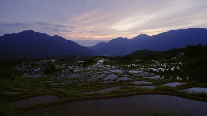 梯田日出