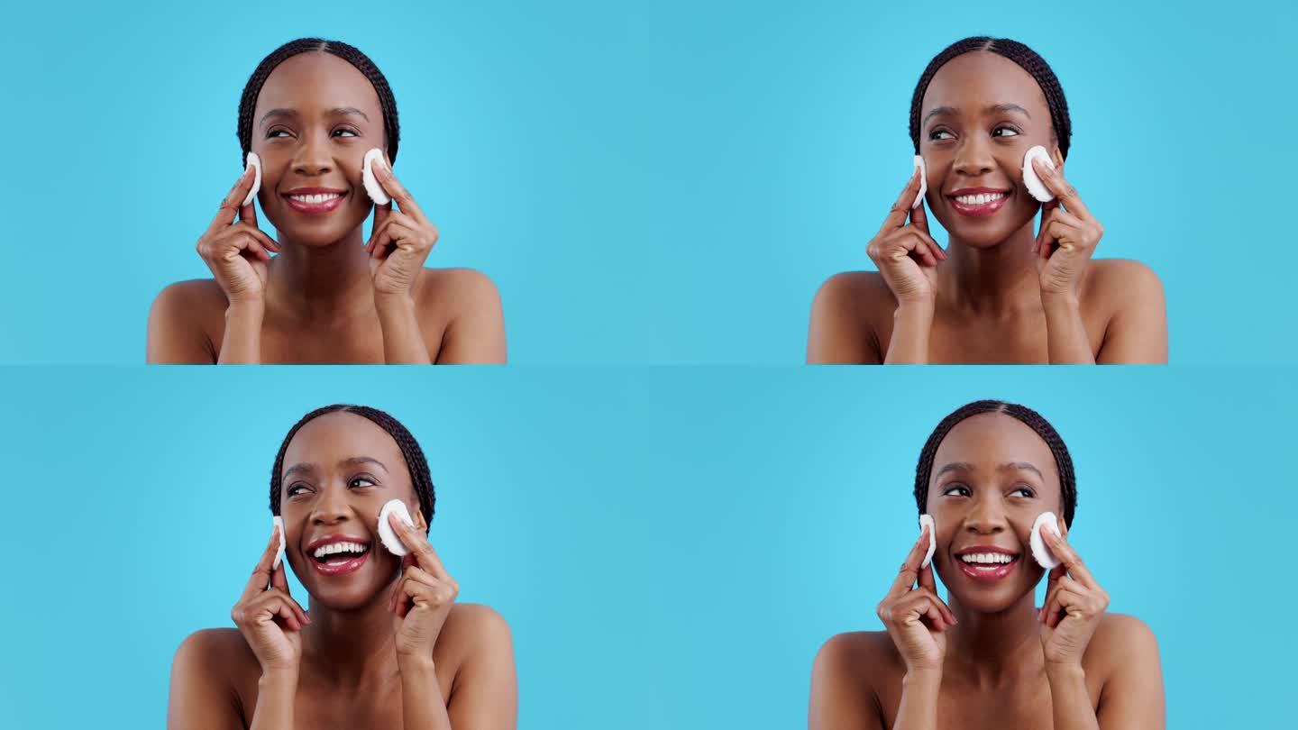 非洲妇女，化妆棉和护肤用品在演播室，清洁面部或满意的结果，蓝色的背景。女孩，模特或微笑与美丽，发光或