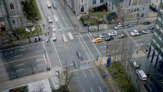 繁忙的十字路口在温哥华的城市时间流逝