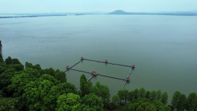 航拍武汉旅游地标5A级东湖景区听涛游泳池