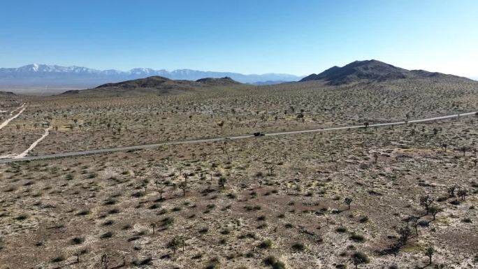 莫哈韦沙漠公路航拍在兰开斯特向前倾斜美国加州