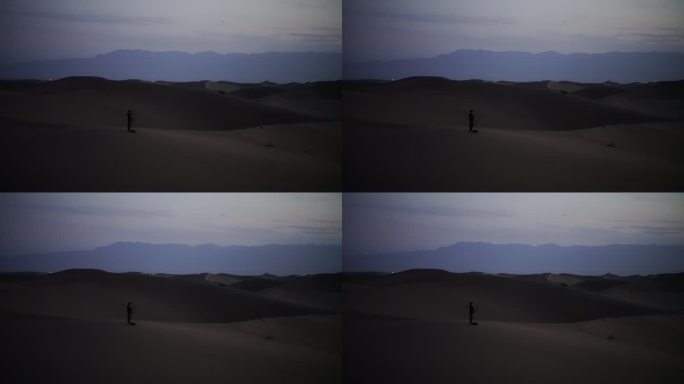 日暮时分行走在沙漠里的人