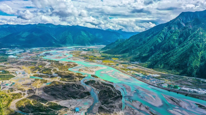 西藏林芝尼洋河