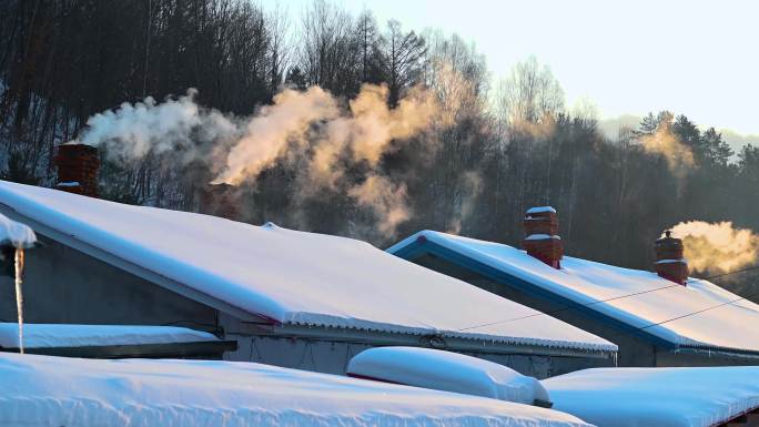 北国风光房屋唯美冰雪炊烟清晨阳光照耀