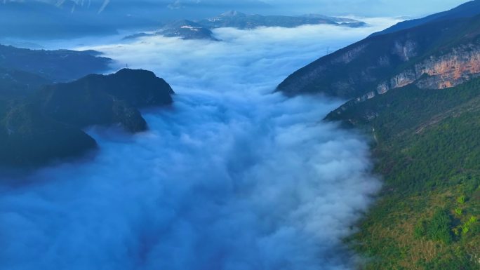 航拍三峡红叶