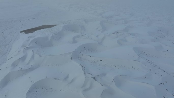 库姆塔格沙漠雪景