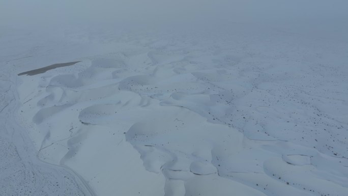 库姆塔格沙漠雪景