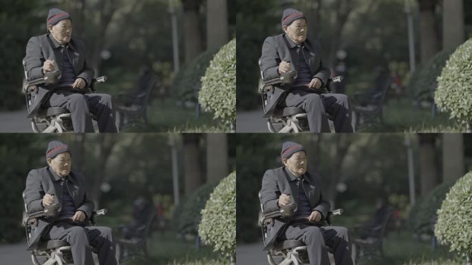 坐轮椅老人休息