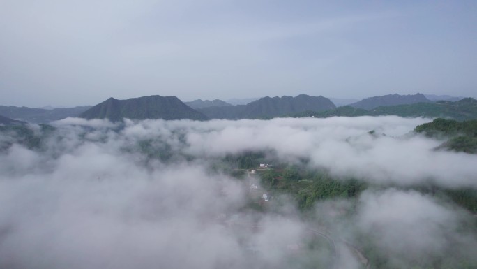 4K山峰云海空镜云雾山