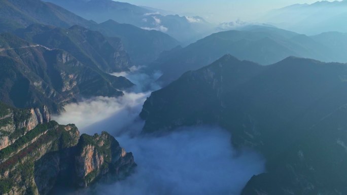 航拍三峡红叶