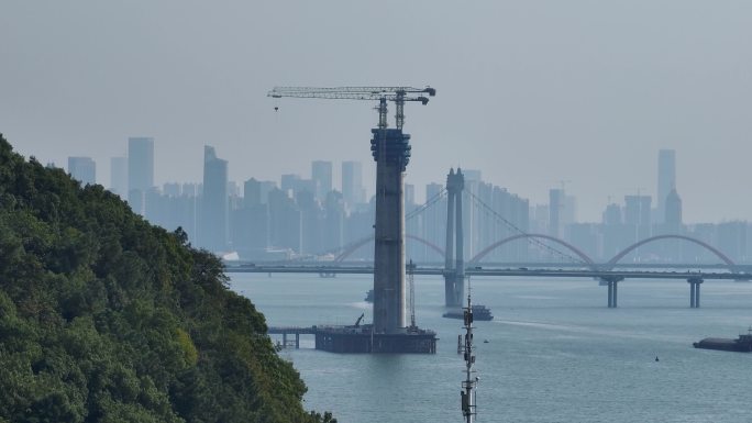 4K航拍长沙湘江河畔跨江大桥2
