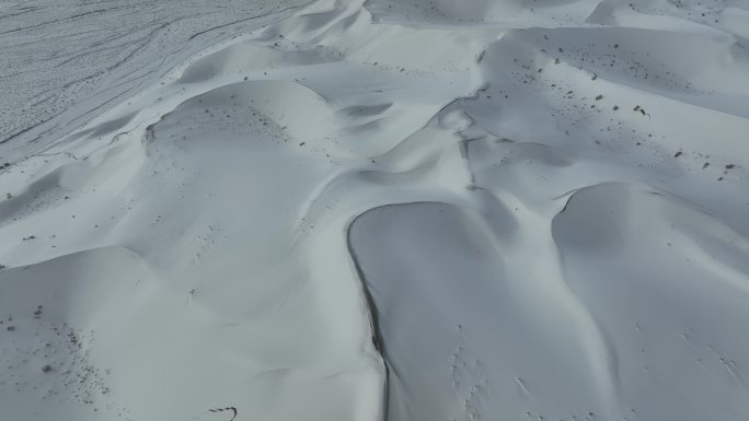 库姆塔格沙漠雪景