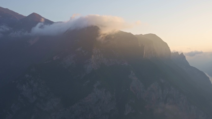 航拍三峡红叶