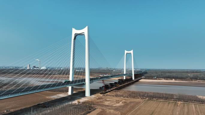 4K航拍黄河大桥黄河跨河大桥高速大桥车流