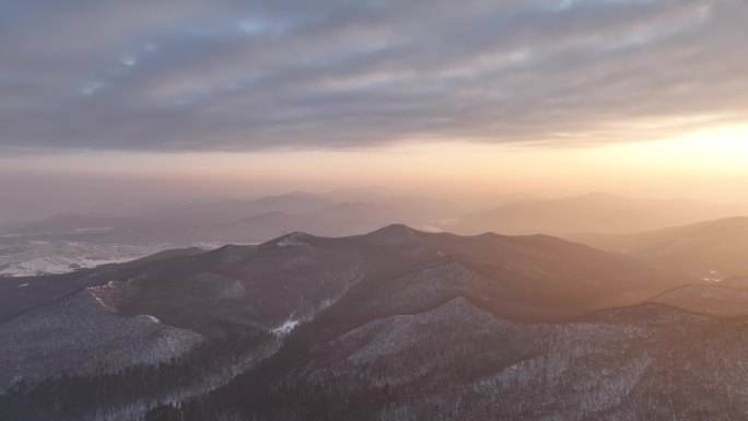 航拍寒冬山区山林雪景暮色