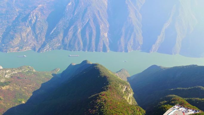 航拍三峡红叶