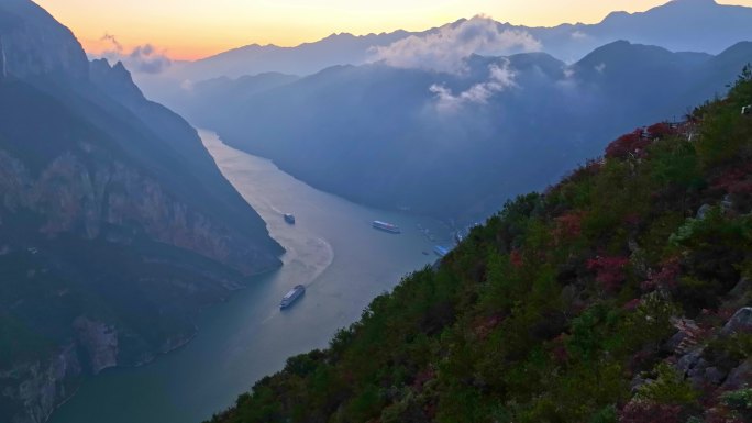 航拍三峡红叶