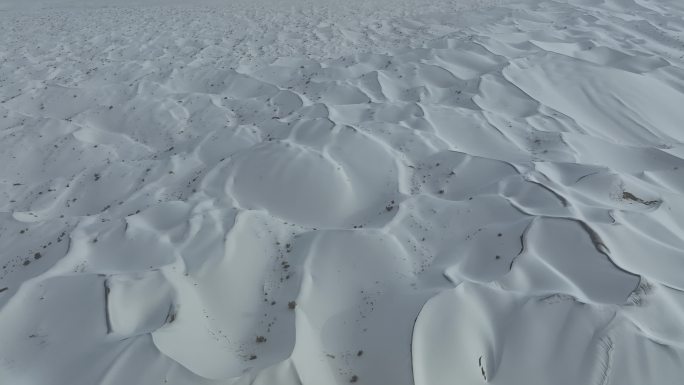 库姆塔格沙漠雪景