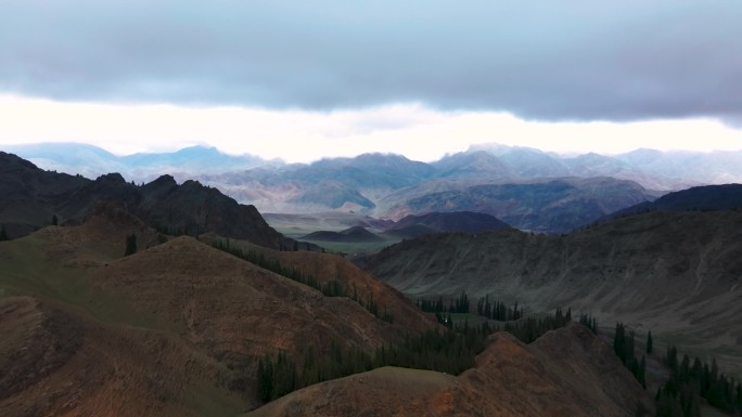 新疆航拍穿过云层山脉震撼风景4K大片