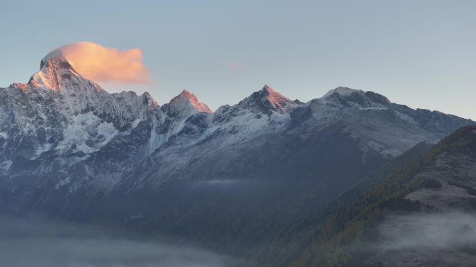 四姑娘山日照金山