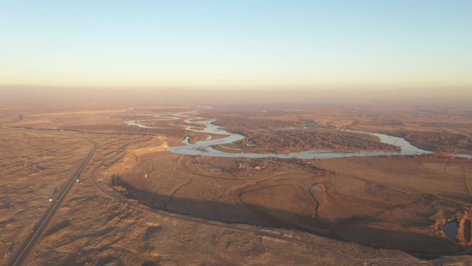 新疆风景  沙漠 伊犁河