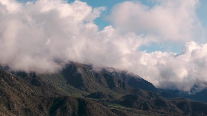 新疆航拍穿过云层山脉震撼风景4K大片