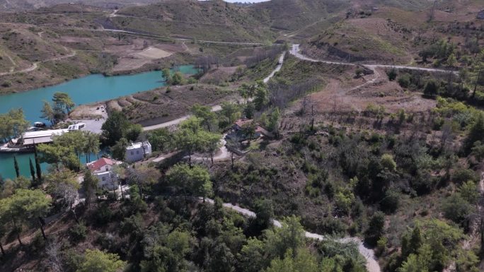 空中建立绿湖，金牛山土耳其以上的家园和定居点