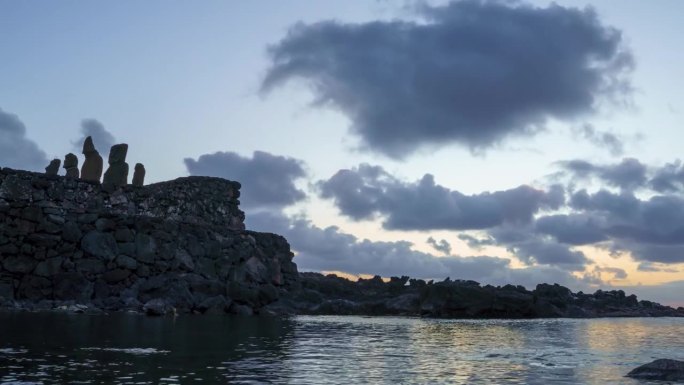 延时摄影:复活节岛，莫艾塔海考古建筑群，拉帕努伊国家公园，智利。