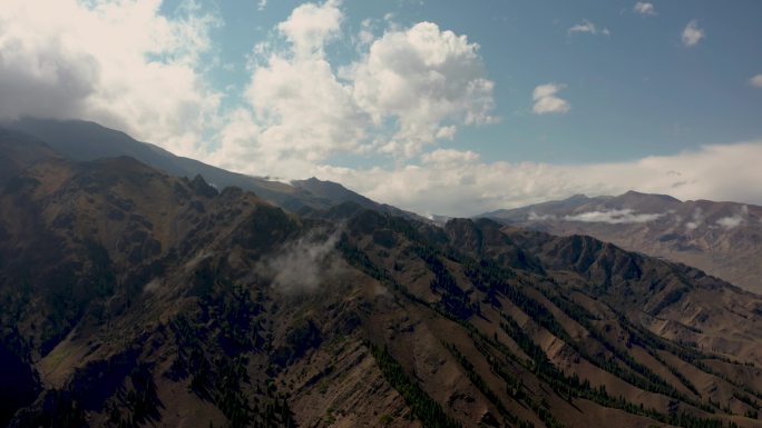 新疆航拍穿过云层山脉震撼风景4K大片