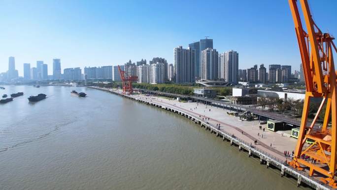 徐汇滨江 城市风景 上海滨江步道 港机