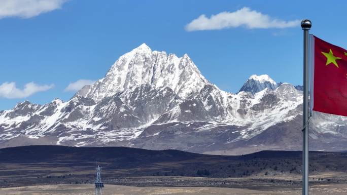 蓝天雪山高原五星红旗飘扬实拍升格