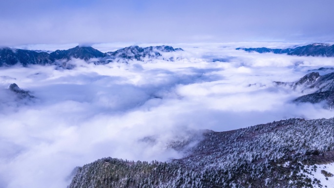 8K冬季山峰云海流瀑延时