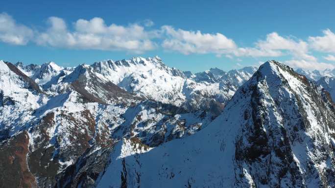 碧罗雪山孔雀山德贡公路群山