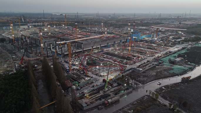 航拍鸟瞰上海松江枢纽建筑工地夜景