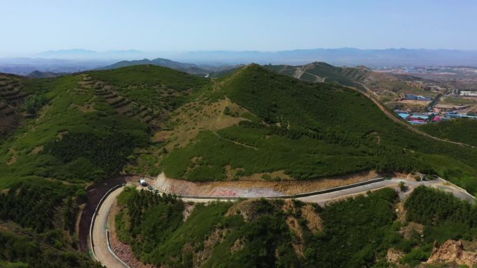 河北张家口大山航拍城区山路冬奥会