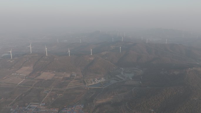 航拍山东烟台牟平双百山冬季山野风电机群