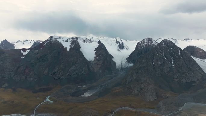 新疆雪山山脉震撼航拍4K风景冰川