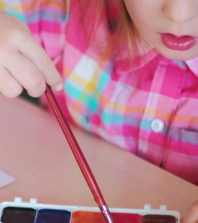 垂直创意童年女孩绘画桌