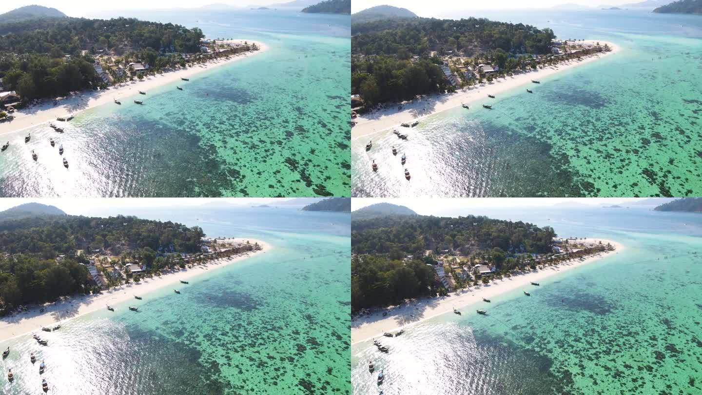 泰国热带里佩岛的空中无人机视图，令人惊叹的清澈蓝水